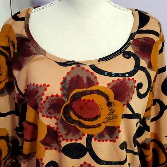 Monroe & Main Boho Colorful Floral Sequinned 3/4 Sleeve Knit Top - Picture 2 of 7